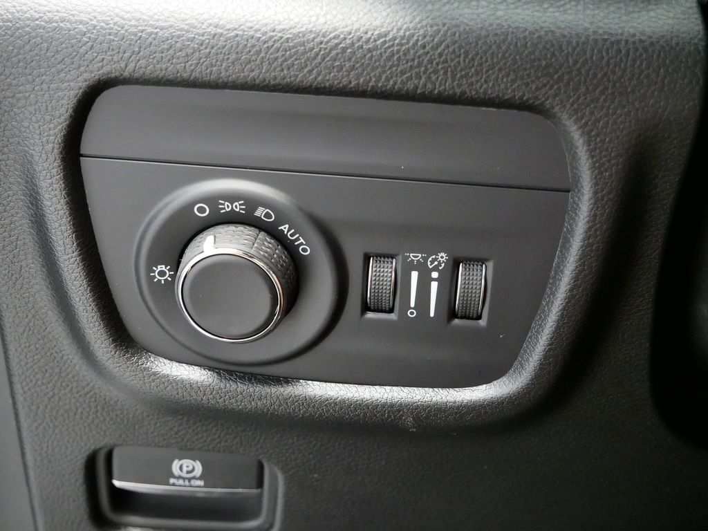 Thumbnail: 2025 Jeep Grand Cherokee - 23