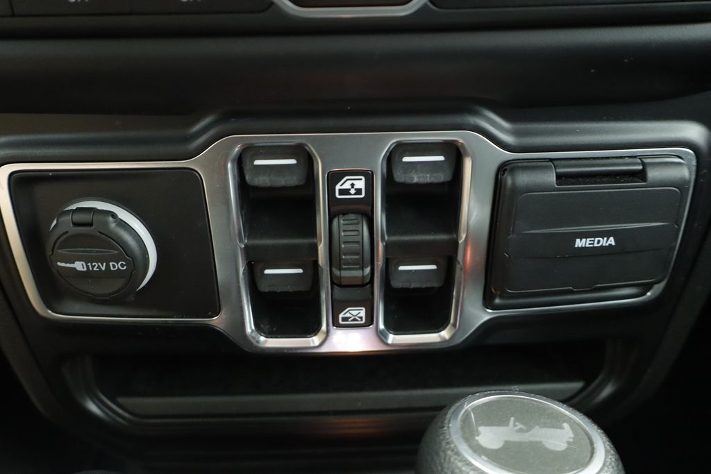 Thumbnail: 2021 Jeep Wrangler - 32