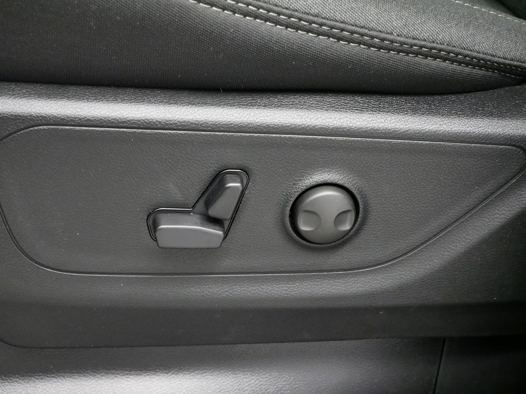 Thumbnail: 2026 RAM 1500 - 6