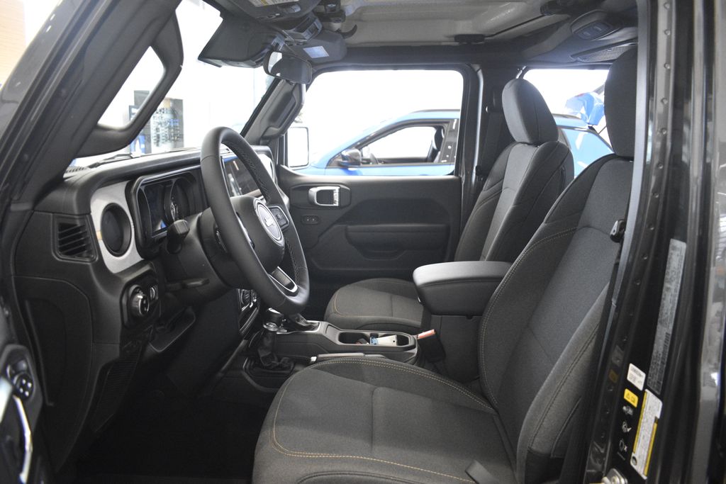 Thumbnail: 2025 Jeep Gladiator - 29