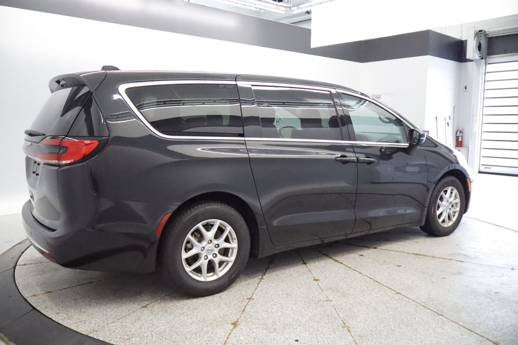 Thumbnail: 2023 Chrysler Pacifica - 12