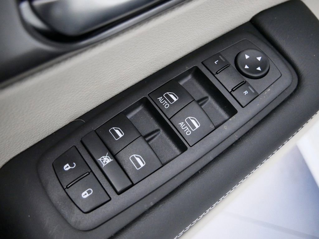 Thumbnail: 2024 Chrysler Pacifica - 35