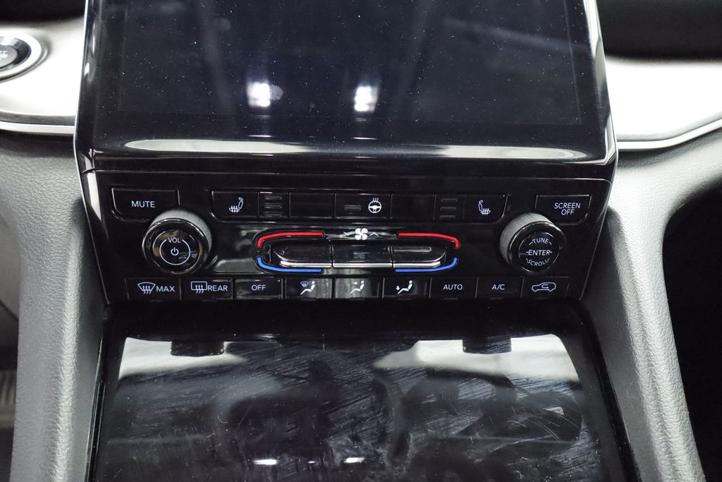 Thumbnail: 2021 Jeep Grand Cherokee L - 32