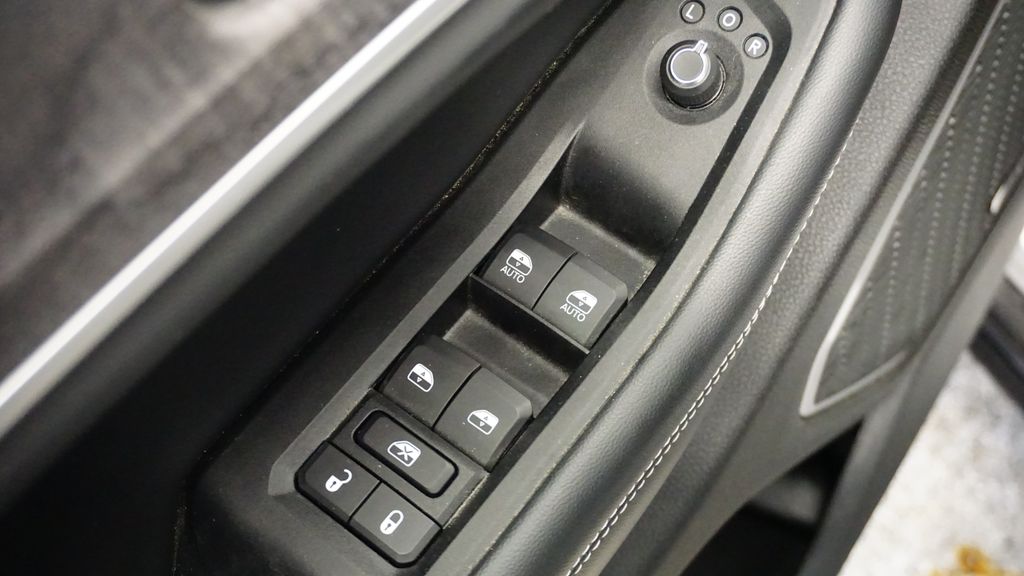 Thumbnail: 2022 Jeep Grand Cherokee - 28