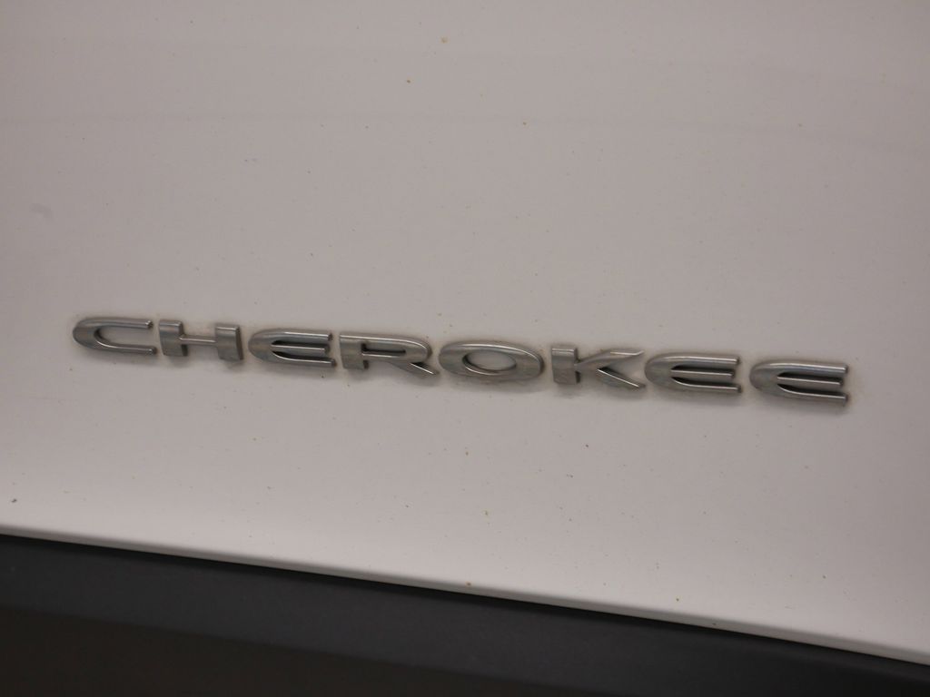 Thumbnail: 2015 Jeep Cherokee - 19