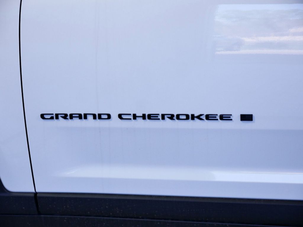 Thumbnail: 2025 Jeep Grand Cherokee L - 17