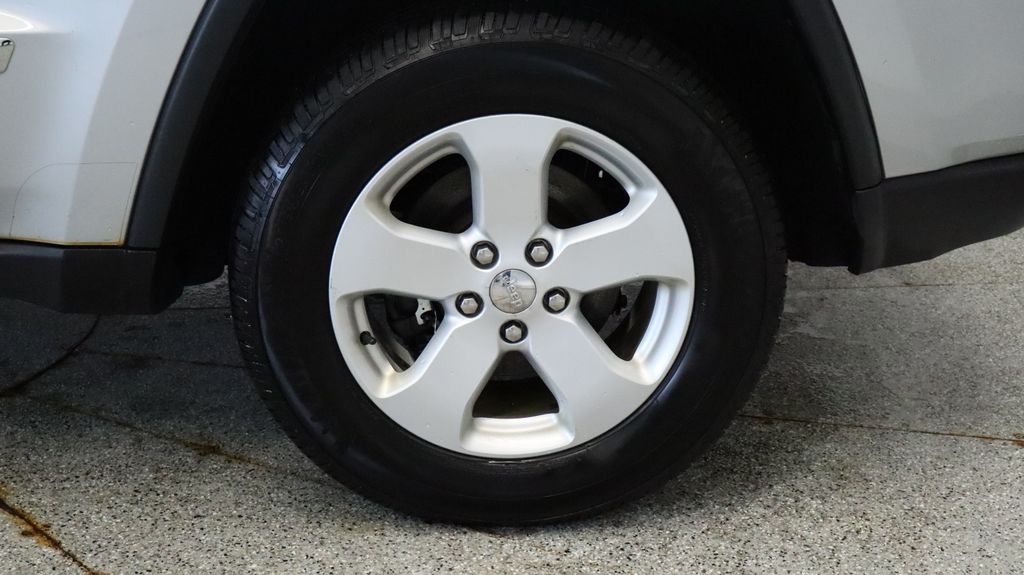 Thumbnail: 2012 Jeep Grand Cherokee - 12