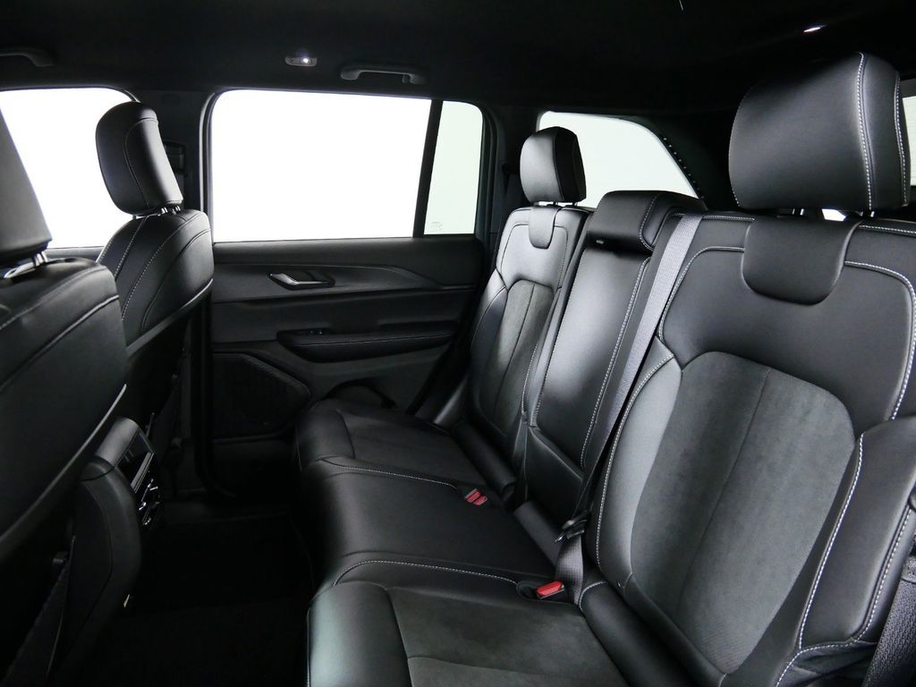 Thumbnail: 2024 Jeep Grand Cherokee - 30