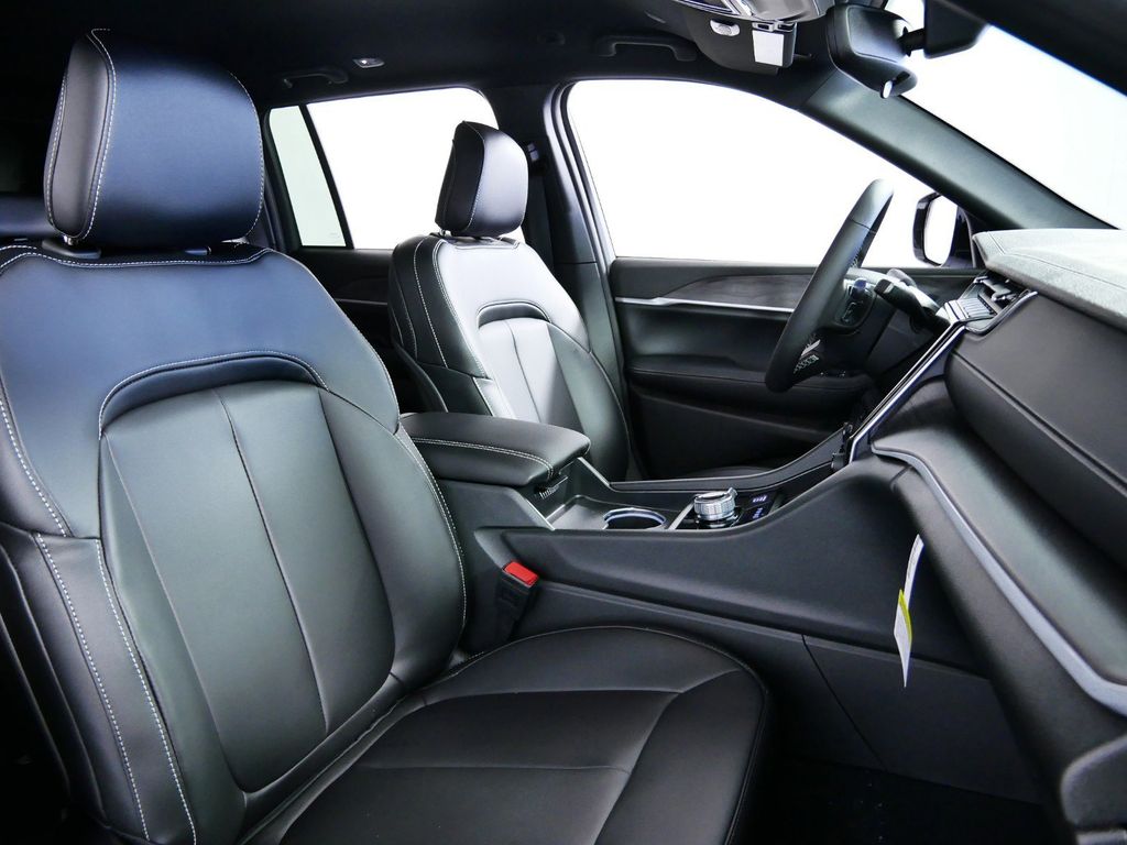 Thumbnail: 2024 Jeep Grand Cherokee - 25