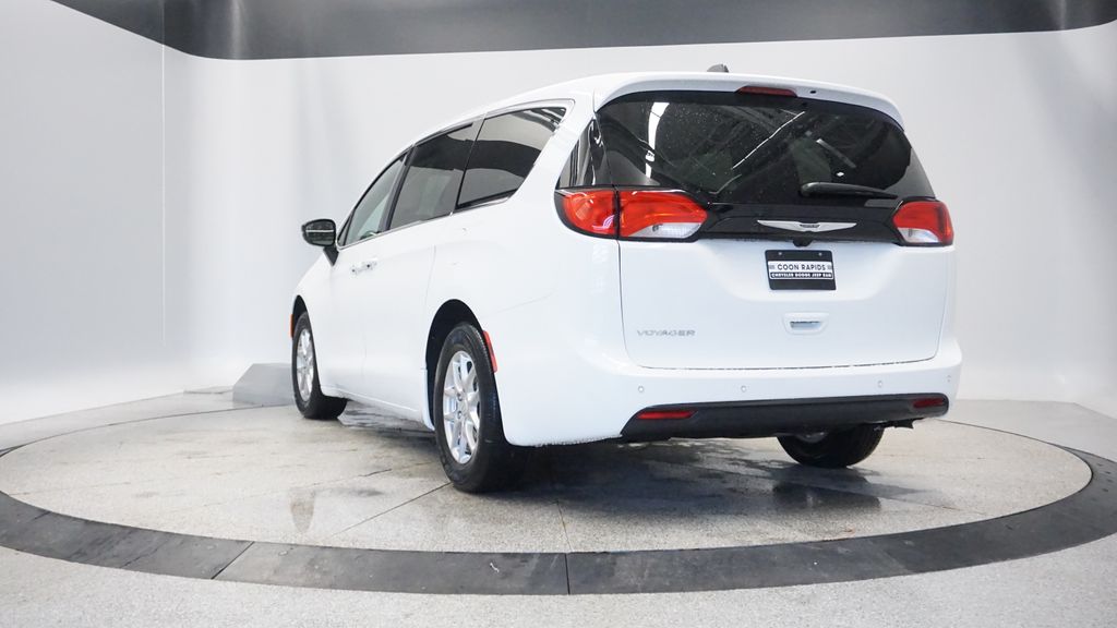 Thumbnail: 2026 Chrysler Voyager - 6