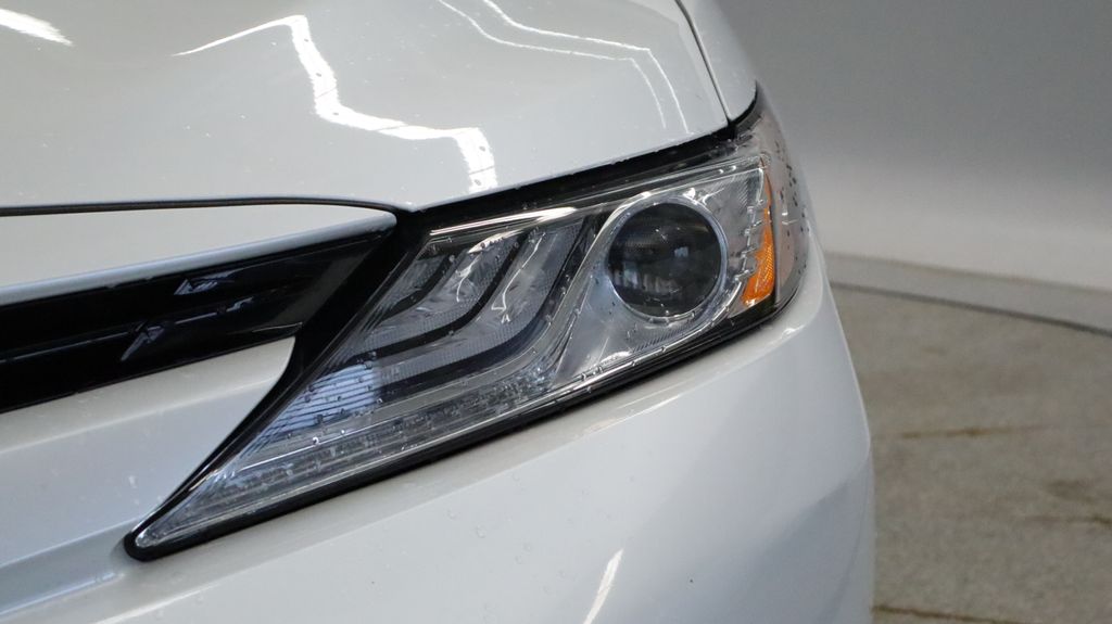 Thumbnail: 2020 Toyota Camry - 9