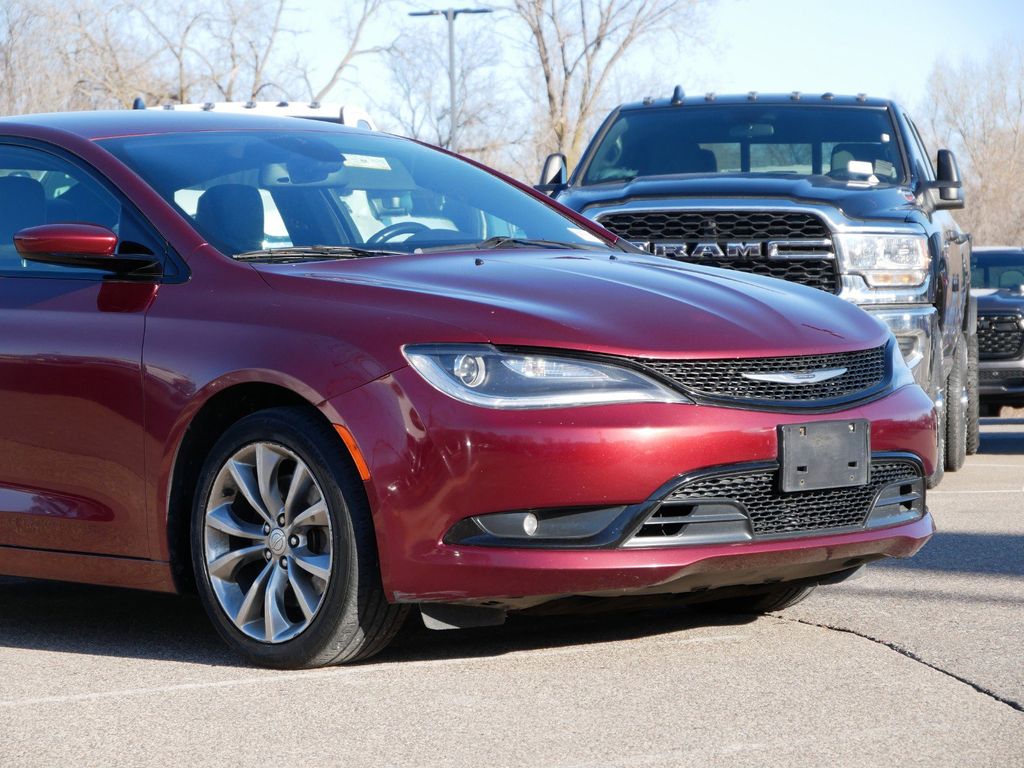 2015 Chrysler 200 S 3