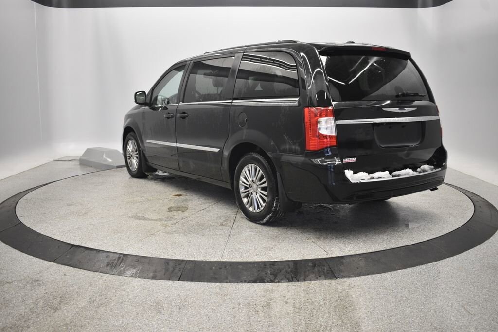Used 2014 Chrysler Town & Country Touring-L Minivan/Van