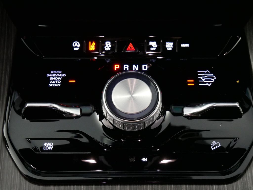 Thumbnail: 2023 Jeep Wagoneer - 12