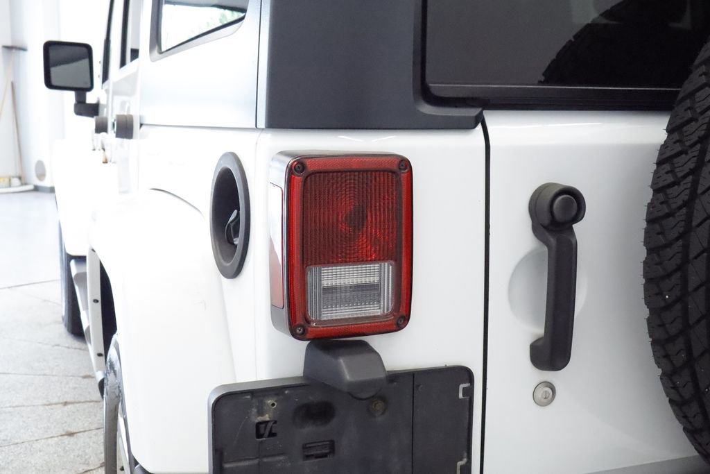 Thumbnail: 2017 Jeep Wrangler - 13