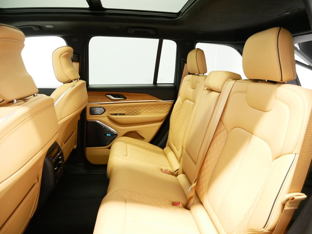 Thumbnail: 2023 Jeep Grand Cherokee - 32
