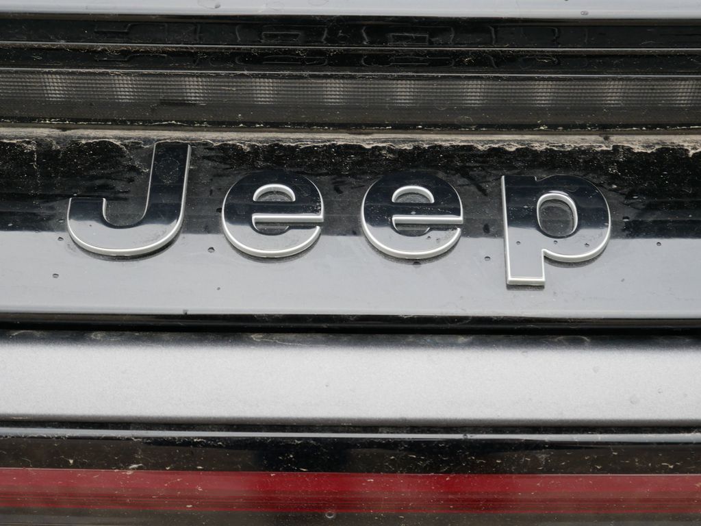 Thumbnail: 2025 Jeep Wagoneer S - 13
