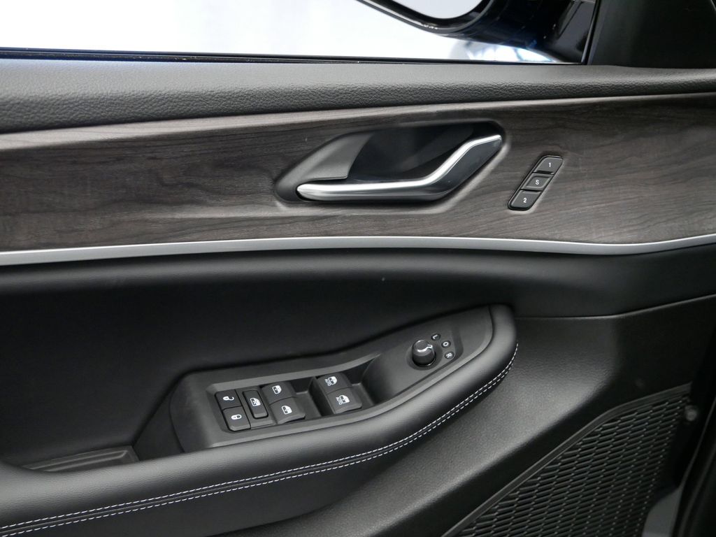 Thumbnail: 2025 Jeep Grand Cherokee - 6