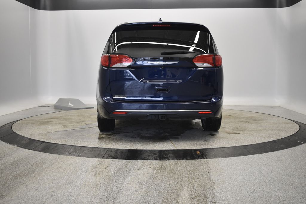 Thumbnail: 2017 Chrysler Pacifica - 7