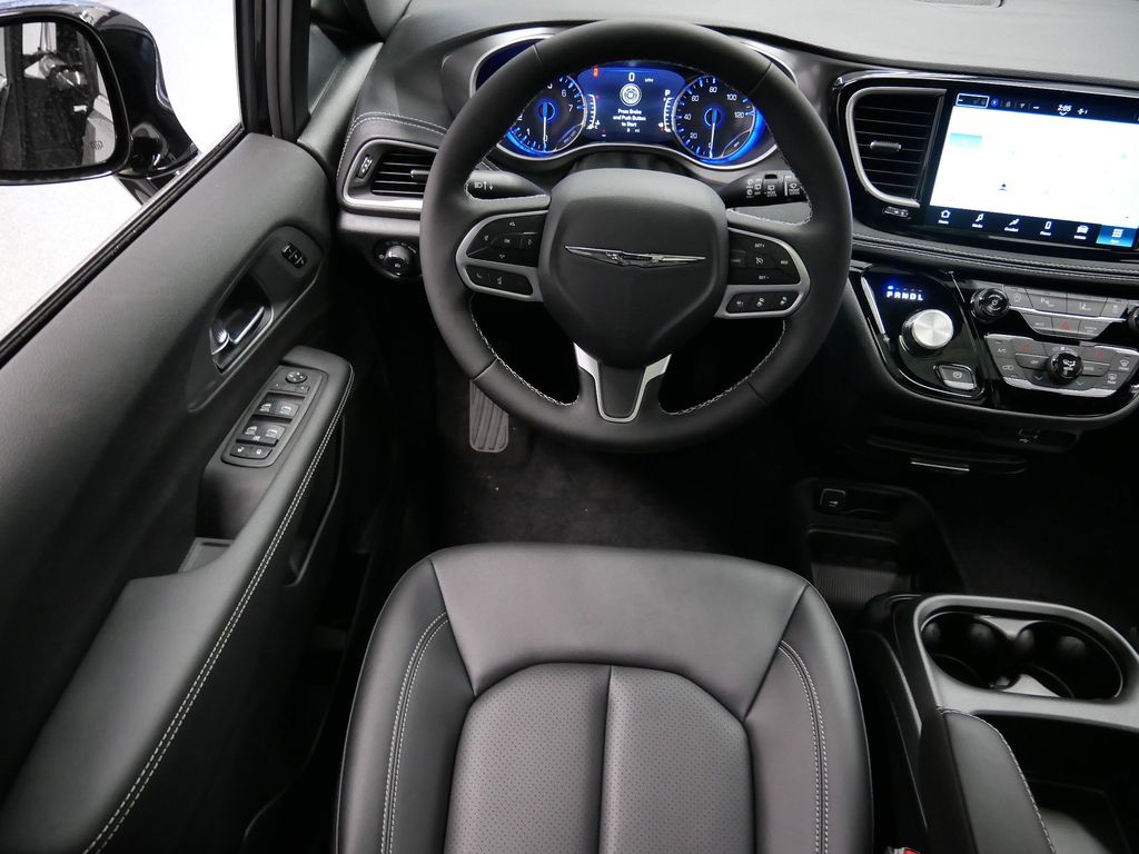 Thumbnail: 2026 Chrysler Pacifica - 14