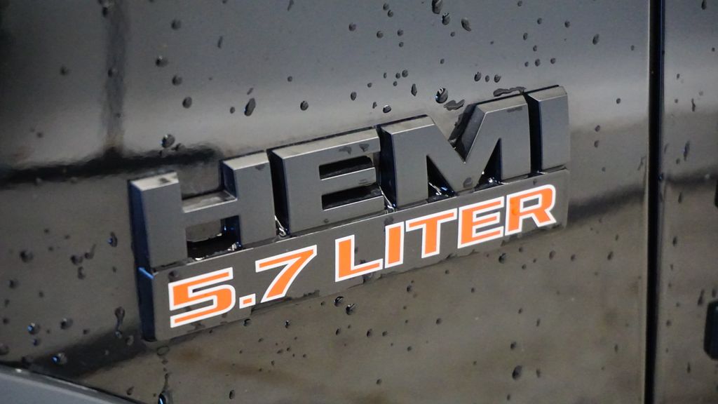 Thumbnail: 2019 RAM 1500 Classic - 16