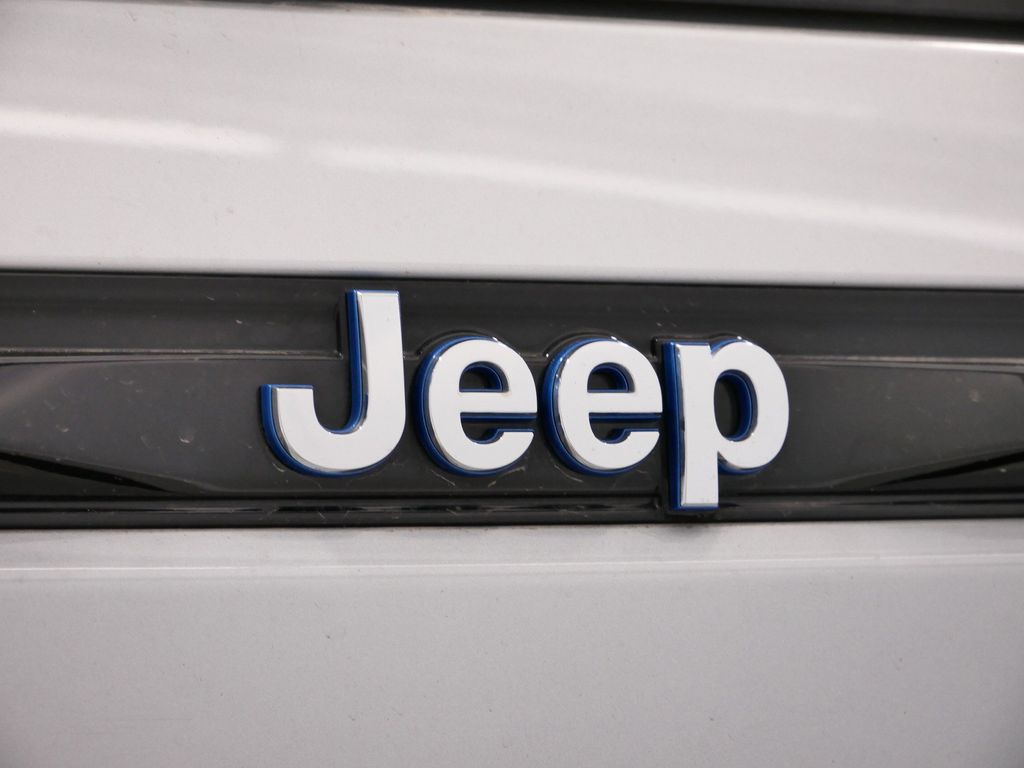 Thumbnail: 2022 Jeep Grand Cherokee - 20