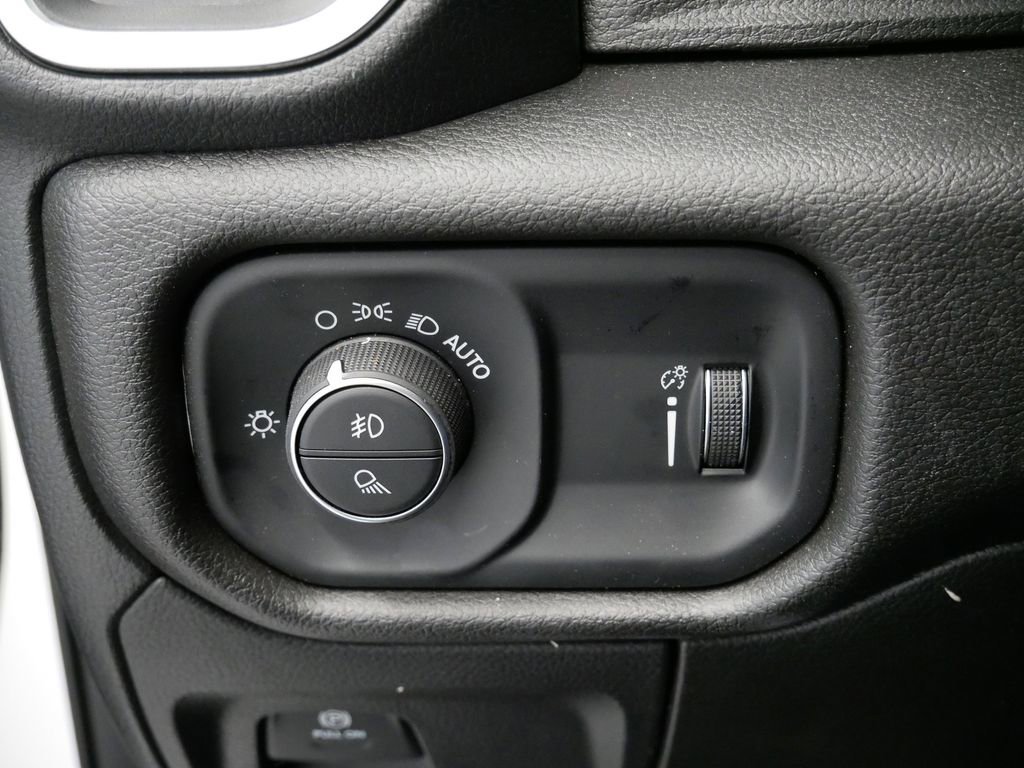 Thumbnail: 2025 RAM 1500 - 18
