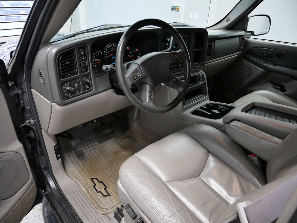 Thumbnail: 2003 Chevrolet Tahoe - 23