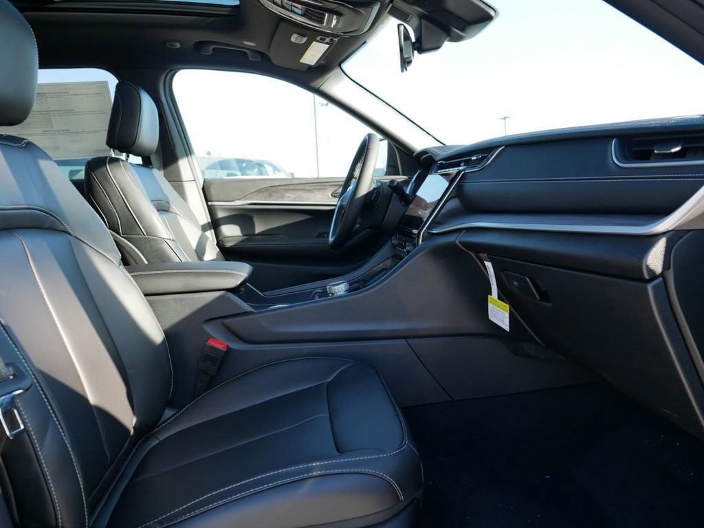 Thumbnail: 2025 Jeep Grand Cherokee - 24