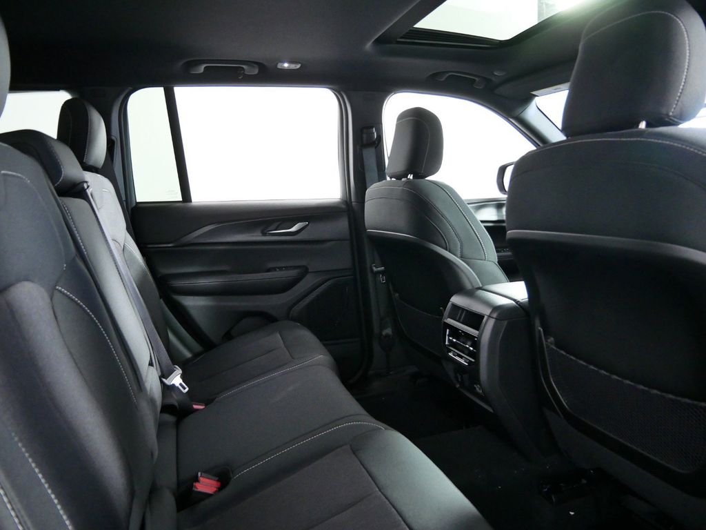 Thumbnail: 2025 Jeep Grand Cherokee - 26