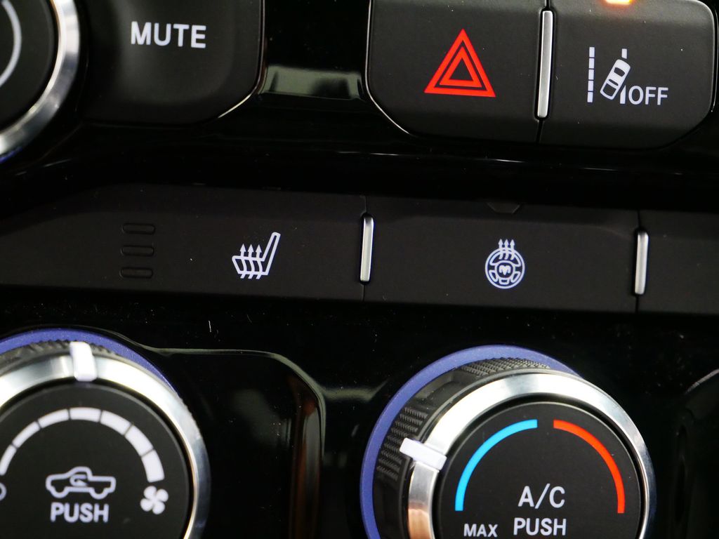 Thumbnail: 2025 RAM 1500 - 28