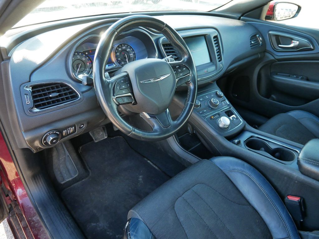 2015 Chrysler 200 S 7
