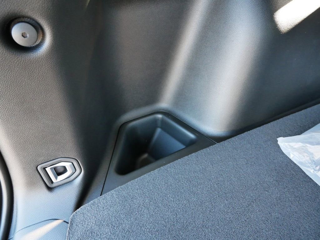 Thumbnail: 2025 Jeep Grand Cherokee - 16