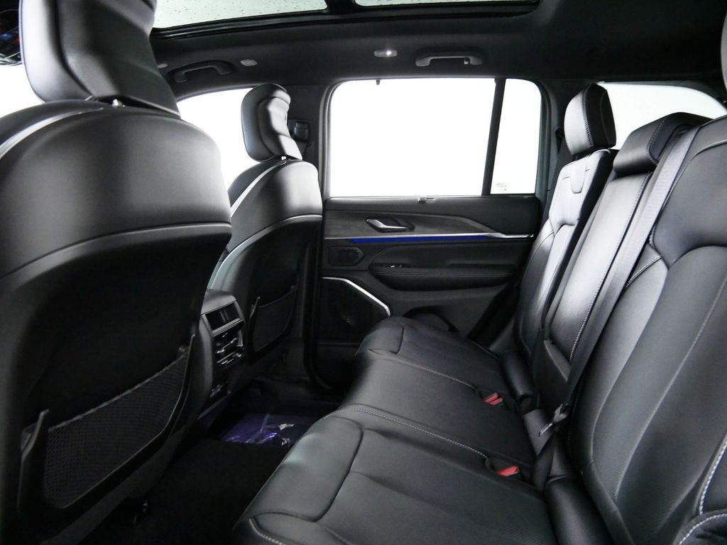 Thumbnail: 2025 Jeep Grand Cherokee - 30