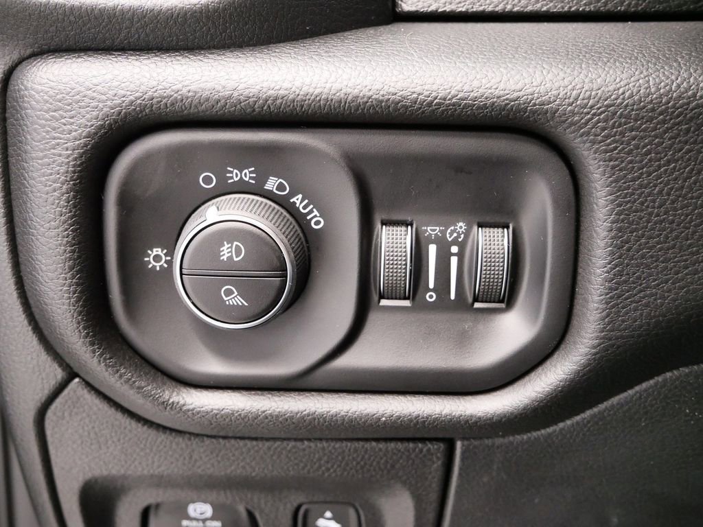 Thumbnail: 2026 RAM 1500 - 19