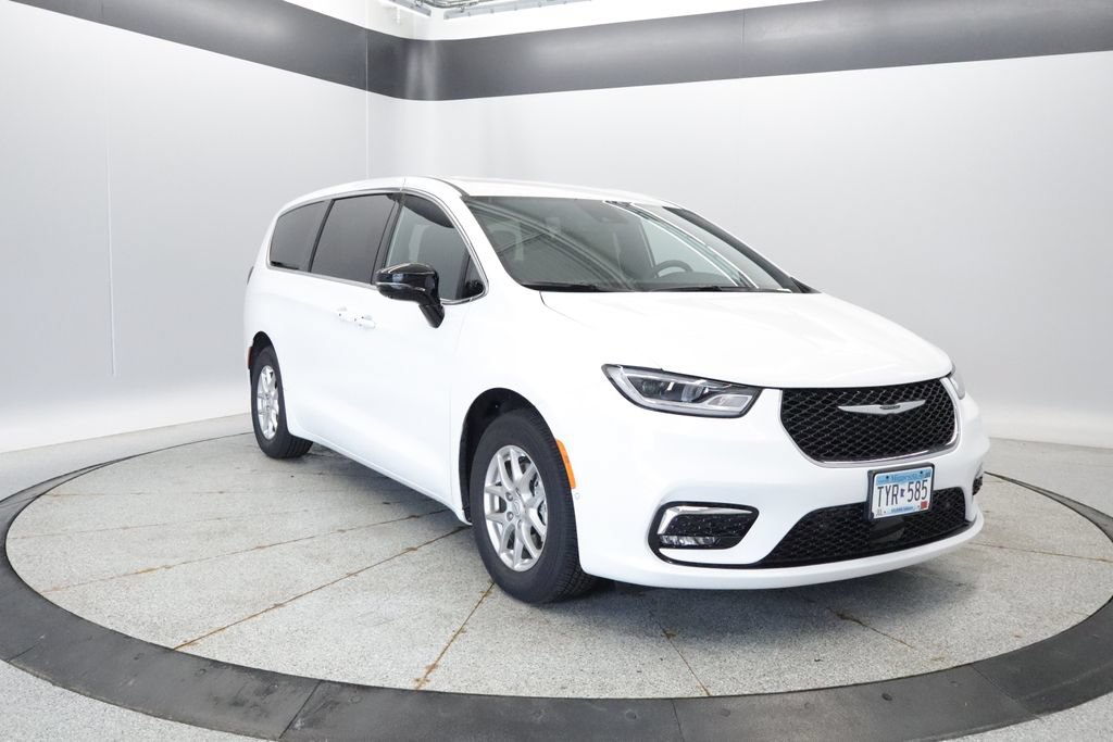 Thumbnail: 2026 Chrysler Pacifica - 9