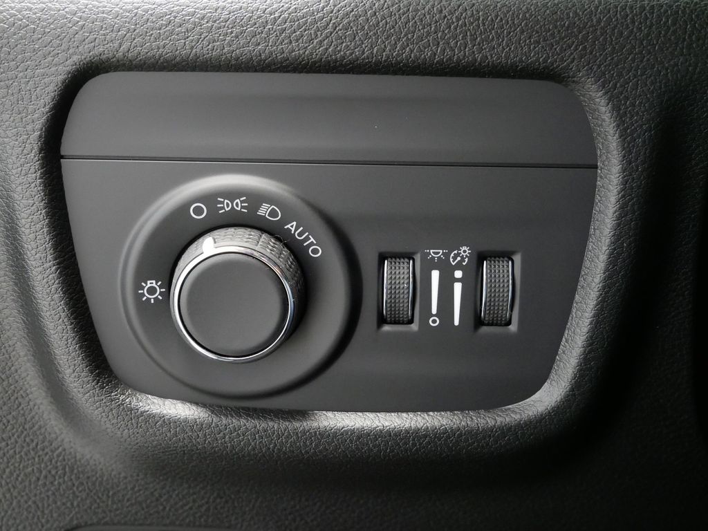 Thumbnail: 2025 Jeep Grand Cherokee L - 24