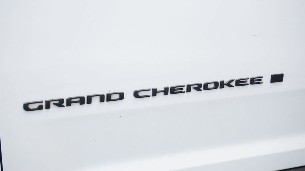 Thumbnail: 2023 Jeep Grand Cherokee L - 9