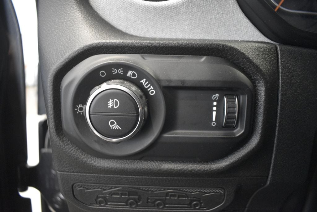 Thumbnail: 2025 Jeep Gladiator - 32