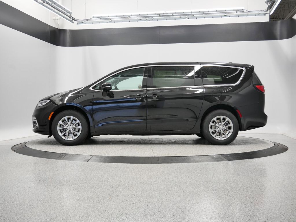 Thumbnail: 2026 Chrysler Pacifica - 42
