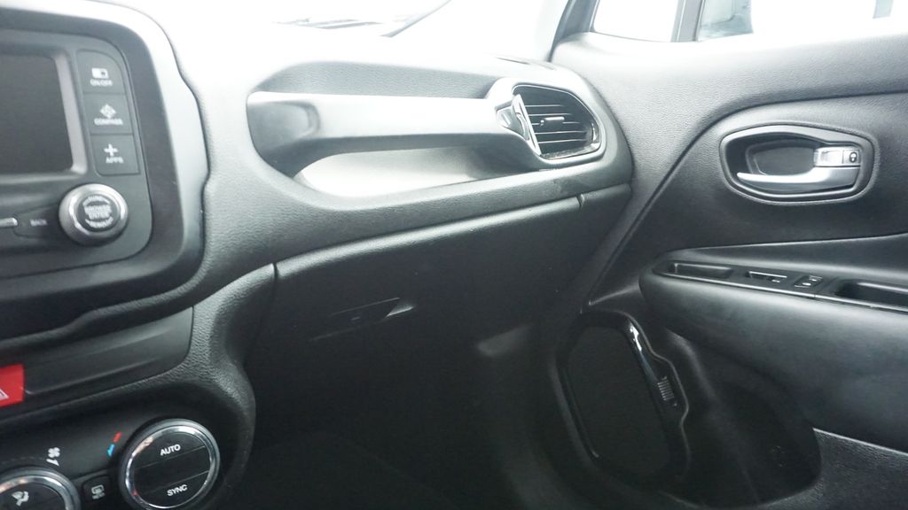 Thumbnail: 2016 Jeep Renegade - 36