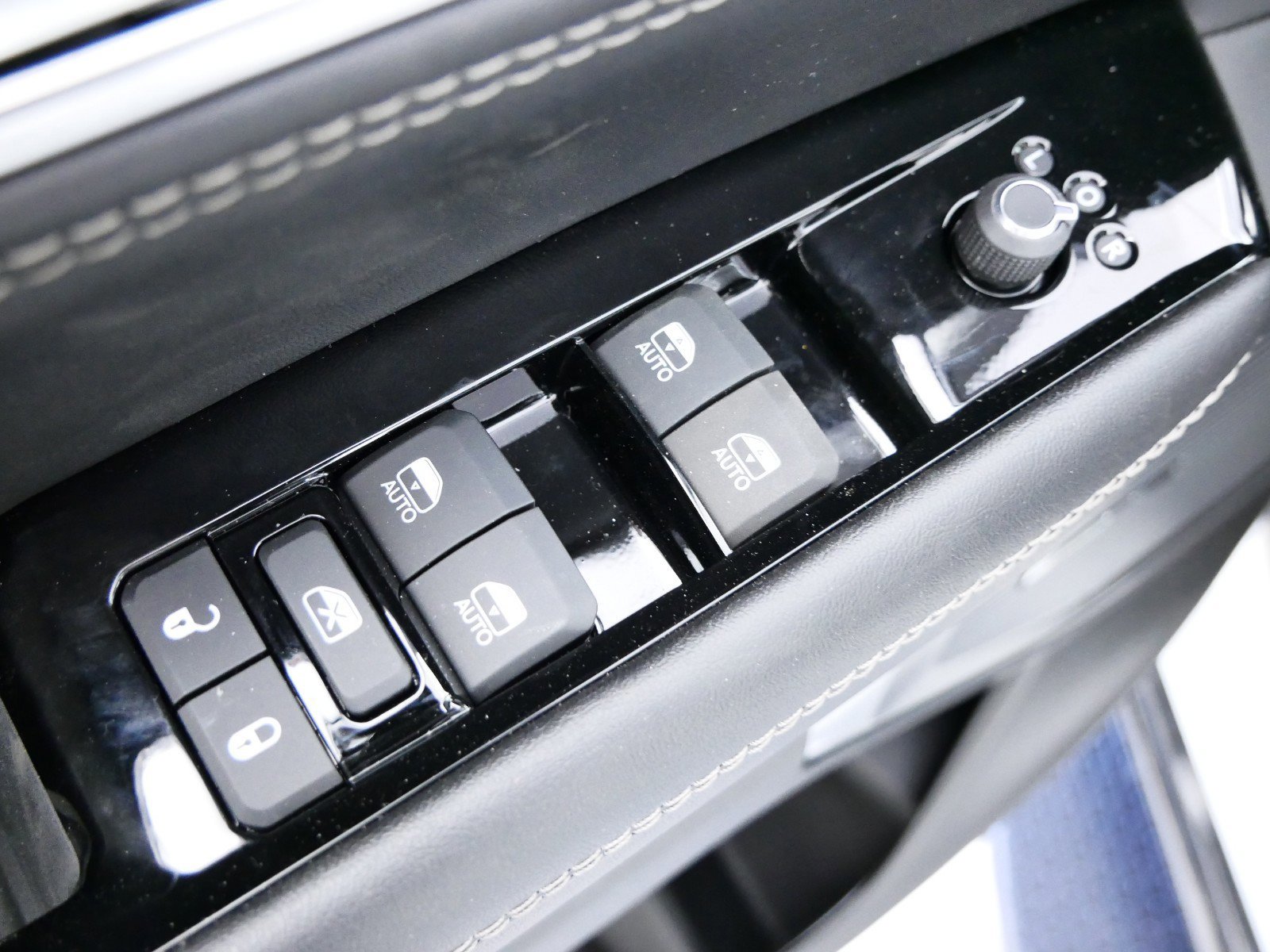 Thumbnail: 2024 Jeep Wagoneer - 33