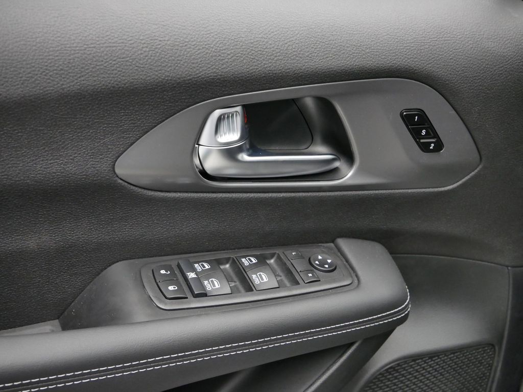 Thumbnail: 2026 Chrysler Pacifica - 8