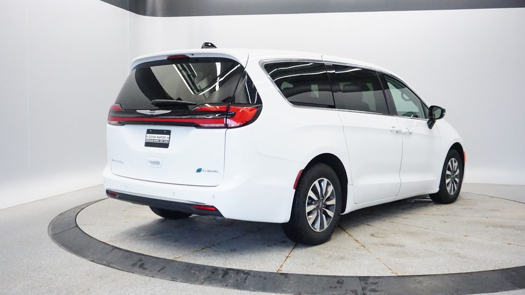 Thumbnail: 2024 Chrysler Pacifica - 6