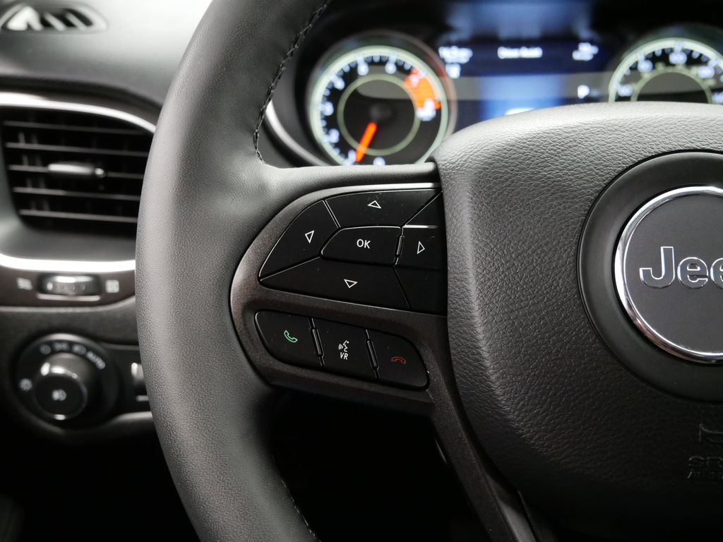 Thumbnail: 2022 Jeep Cherokee - 27