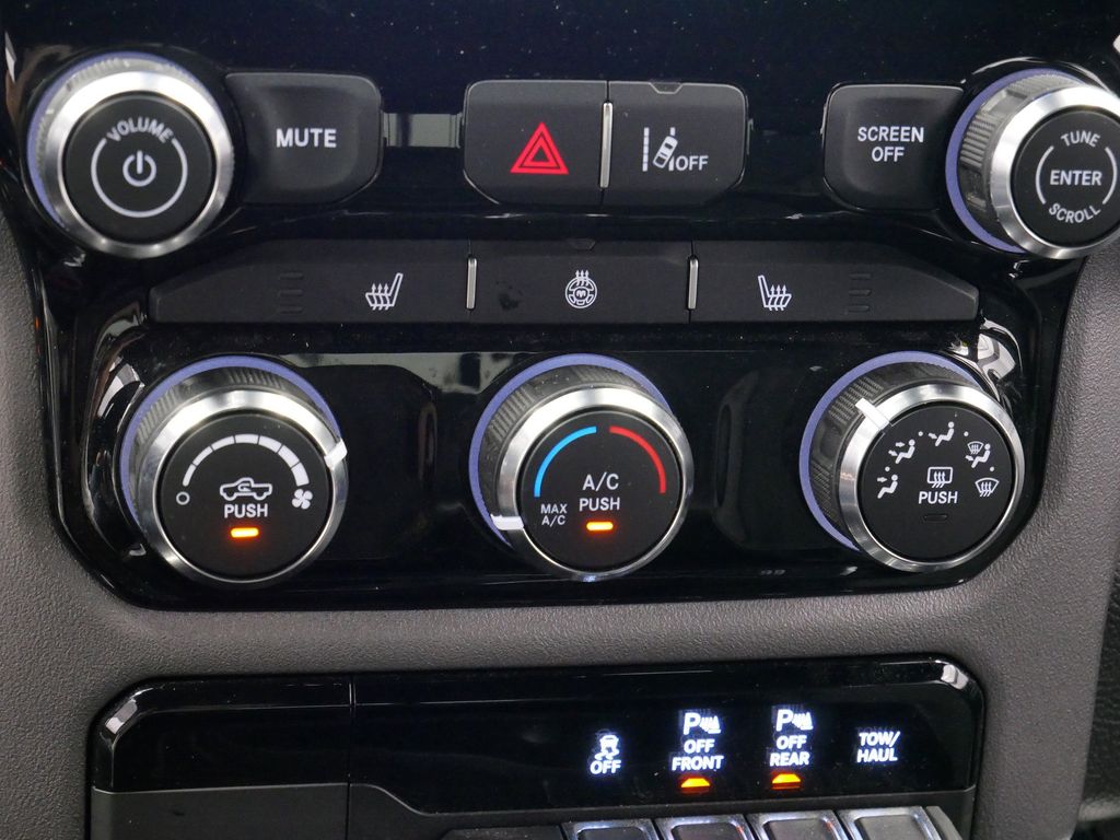 Thumbnail: 2025 RAM 1500 - 33