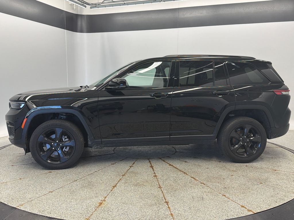 Thumbnail: 2024 Jeep Grand Cherokee - 6