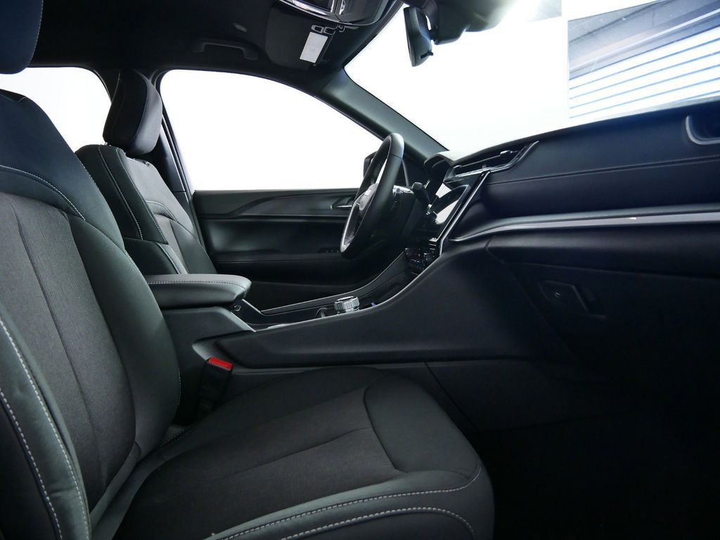 Thumbnail: 2024 Jeep Grand Cherokee - 24