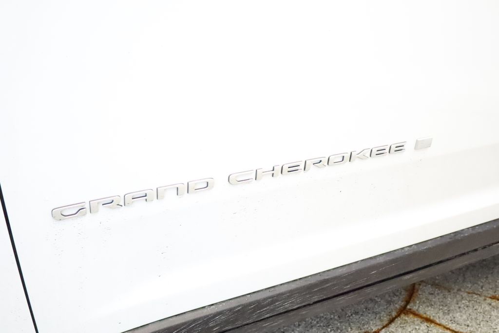 Thumbnail: 2024 Jeep Grand Cherokee - 17