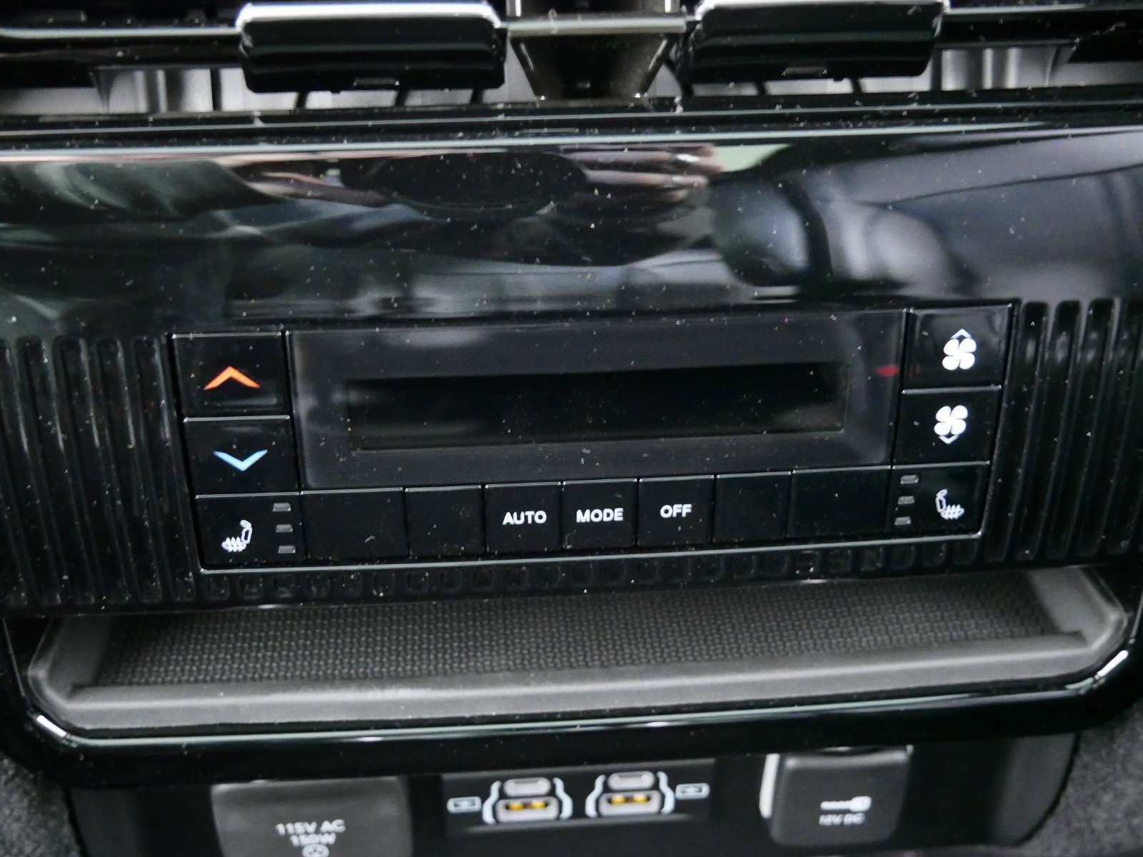 Thumbnail: 2024 Jeep Wagoneer - 30